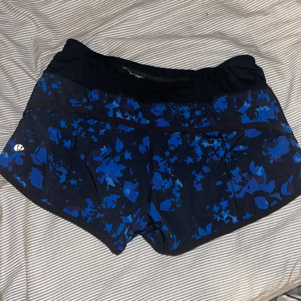 Lululemon blue and black shorts size 4